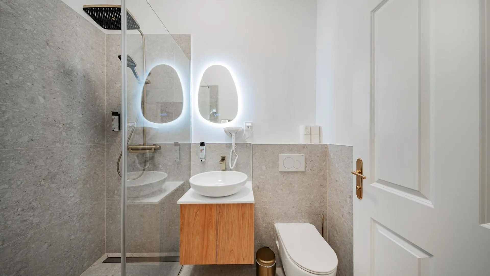 Home1 - District Twelve Boutique Hostel Vienna 0*,