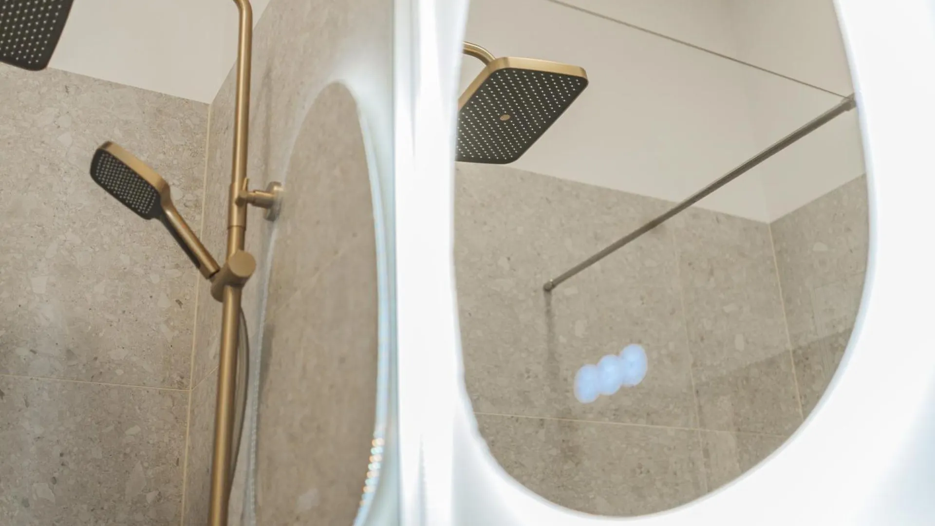 וינה Home1 - District Twelve Boutique Hostel 0*,