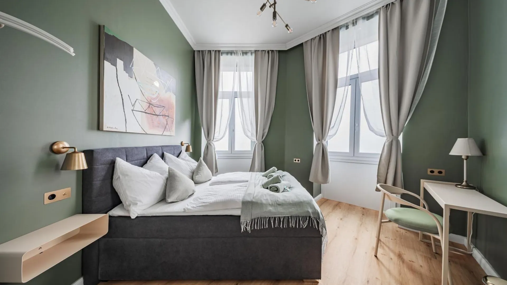 הקונטקטים של Home1 - District Twelve Boutique Hostel